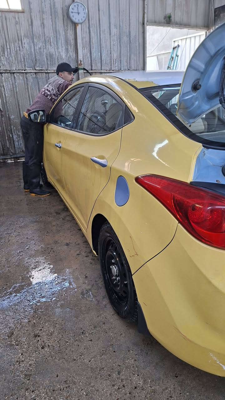 السلام عليكم الانترة صفرة محرك ١٨٠٠ تستلمها مصفرة من الهيئة والغرامات موديل ١٣ بأسمي خليجي بدون حادث كير محرك خير من الله رايد بيع او مراوس بخصوصي مكاني بغداد الاعظمية شارع المغرب ***********
