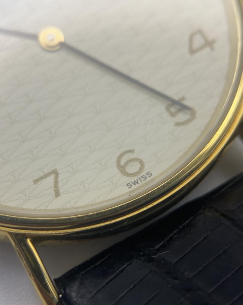 LONGINES 
شُبه لوك غير مُستخدم 
مُخزن بالستيكر 
مينا مُميزة جدًا 
قشطة كوارتز 
قطر ٣٣ 
اساسية بالكامل بالعلبة الاصلية 

#longines #siwssmade


**إذا كنت صاحب هذا الإعلان وتريد حذفه لأي سبب، رجاءا أرسل رسالة إلى الدعم الفني**