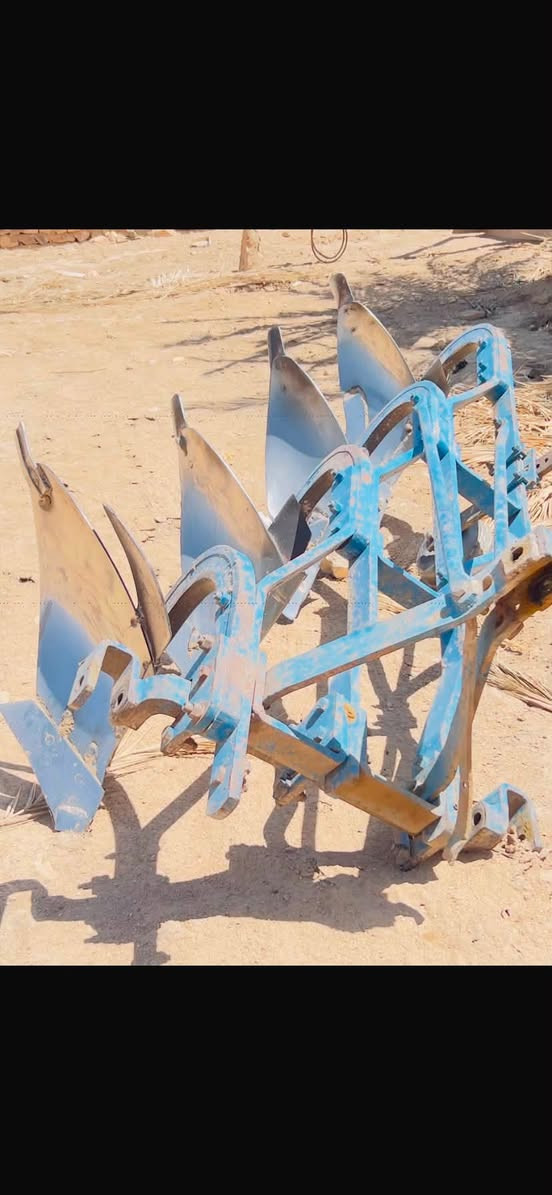 ‏ سلام عليكم فيدان حجم 14 امراوس 12 اللي عنده لا يقصر***********
