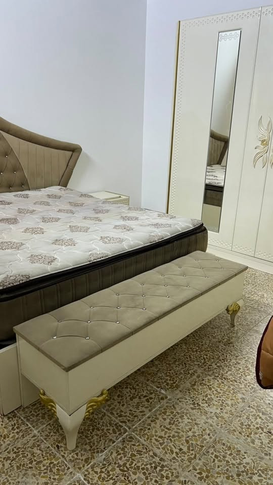 غرفه تركي مستعمل شي قليل نظافة ٩٠٪؜ سبع قطع  مع دوشك التخت سعرها ٦٥٠ وبيها مجال
***********
للتواصل على الرقم واتساب
