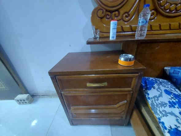 السلام عليكم عدي غرفه اخشاب لل بيع غرفه خشب صاج داخل وخارج غرفه كلش نضيفه و جديده مفصله تزكام باب اول السعر 600وبيهه مجال التصال علا هاذ الرقم ***********
