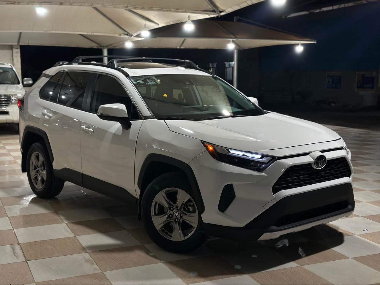 TOYOTA RAV4 XLE 
سه ياره كه نيو بؤنت بؤياخ په ليك له چه ملاخ بيناوگرتن ته نها تؤزيك قرنج هه يه سه ياره كه فول مواسه فاته ته نها ده بل ئه كسل نيه كاتي نه شكاوه ته نها ١٨ مايل روشتوه به ئيرباگ سيسته مه هه موو گيان به شه رت گيرو مه كينه كاره باي نرخ-٢١٥$ مه جاليكي كه م 2T3W1RFV2RW313042 ره قم شانسي داناوه 
***********
***********
Whtas app 
Vaiber رانية, السليمانية
