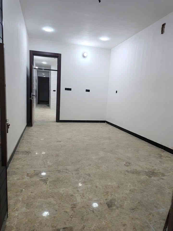 مشتمل100م #للبيع واجهه 4 "(مدخلين) بناء حديث ￼2025 "‏ شارع عريض ورصيف عريض‏ منطقه هادئه وراقيه 
يحتوي على ؛$كراج ‏￼ واستقبال وحولي مطبخ حار ‏وبارد ومنور و4 غرف نوم و خدمات  طابقين
طابو ملك صرف 
 الموقع: مشتمل-‏ ‏الشعب ￼شارع عدن ‏مقابيل مطعم حجي عادل   
(#مكتب_السوداني_للوساطة_العقارية)
عنوان المكتب بغداد-الشعب - حي التجار- مجاور اعدادية بلقيس للبنات‏- @‌‏ ***********￼ متواجد ماسنجر واتساب
