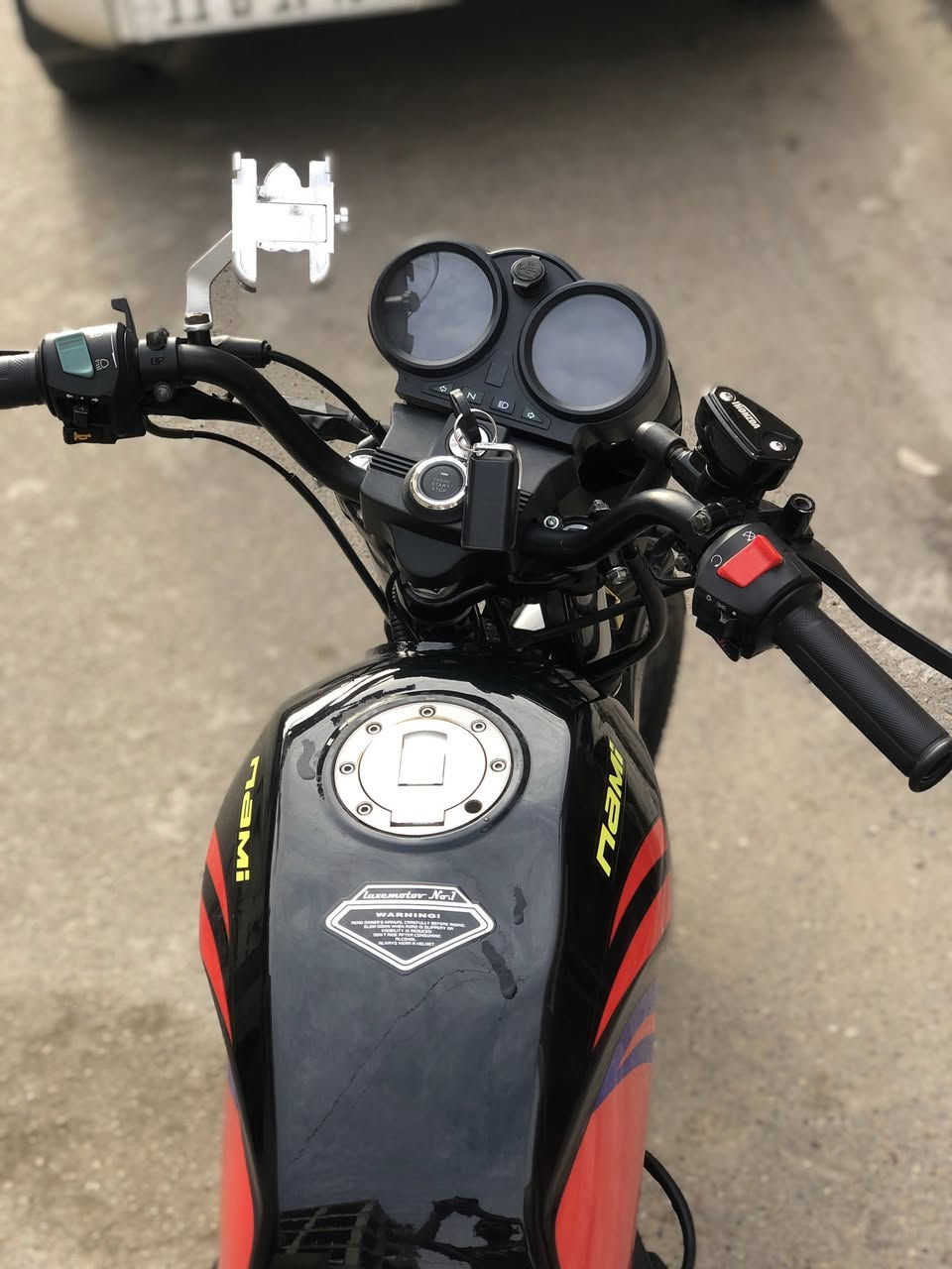 السلام عليكم
دراجة نامي / هونزدا 

 نظافة 100‎%‎ مابيها نقص برغي 

ماشية 3 الاف ، اخت الزيرو

دراجة ممشتغلة دلفري ومداريها 

صارلها عشرين يوم من اخذتها 

مرقم اصولي بغداد / رقم انكليزي 
سويجات ثنين مع بصمات ثنين 

السنوية بأسم الشركة انطيك رقمهم وموجود بالمرور المعقب مالتهم تروح تحول مباشر

كله كامل كهربائيات او غيرها ماكو اي نقص كلشي واضح

الدراجة تاخذها تطلع على باب الله گبل

السعر المطلوب / 1،850 بيها مجال للشراي

العنوان / بغداد - الحرية - دور نواب الضباط

للأستفسار / ***********
