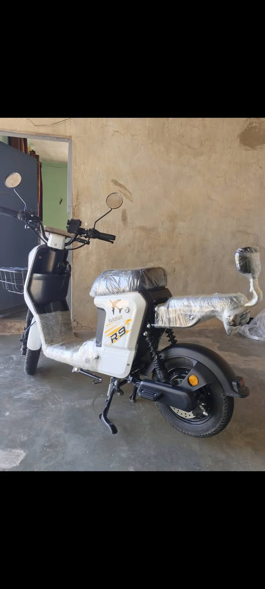 السلام عليكم موطور R9 للبيع نضيف حيل مستخدم شي قليل ملف حجم جبير بطاريات 32 امبير ضخم قيم واذا عجبني السعر ابيعك بعدو شركة للاستفسار ***********
