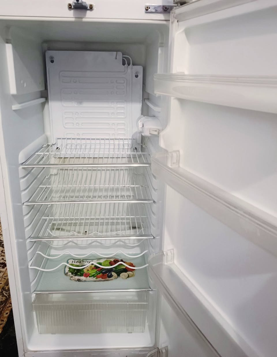 السلام عليكم ثلاجة مستعملة نسبة النضافة 95% سعر مناسب جدٱ واتساب ***********الشراي يراسل
