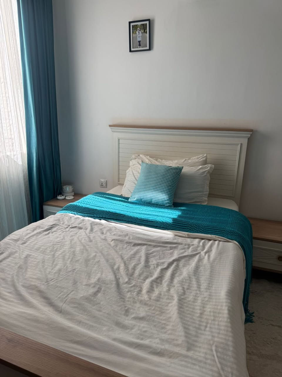 السلام عليكم 
غرفه نومم كامله الملحقات الي موجوده بالصور 
مع كراسي عدد 2 مع سرير عدد2 
كنتور عدد 2 
ميز تواليت عدد 2 
مكتب واحد 
ميز تيبلام عدد 2 
الخشب ميلامين درجه اولى 
الغرفه مستعمله شهر ونضيفه مثل مواضح بل فيدو والصور 
عنوان : الكاظميه خلف مستشفى الامامين الكاظمين التعليمي 
رقم الهاتف للوتواصل : *********** واتساب 
السعر :مليون و 900 الف وبيهه مجال بصيط
