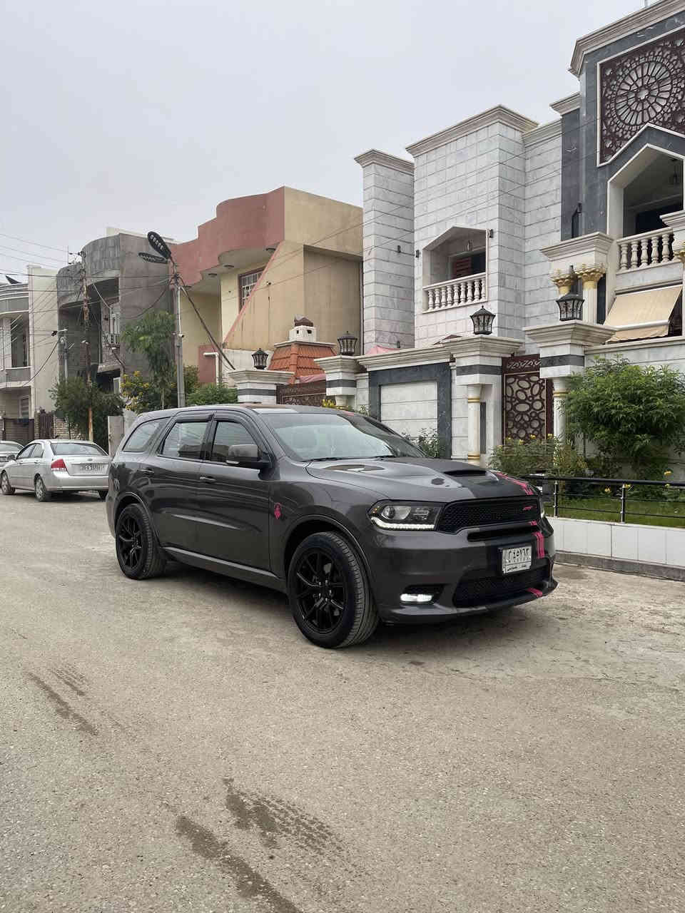 سلام عليكم. دوج دورنكو   موديل 2019 أمريكي.   محرك 5700 RT. موصفاتهه. معروفه مايحتاج اذكرها     سياره جديده بسمي  رقم بغداد     سياره جديده. مال جناي  حادثها  جاملغ. خلفي    صبغ قطعتين  فقط. باقي. كفاله عامه من كلشي   سعر267 وبيها مجال للشراي   مكاني ديالى  بعقوبه.    ستفسار عله رقم ‭٠٧٧٣ ٩٤٣ ٩٤٥٩‬
