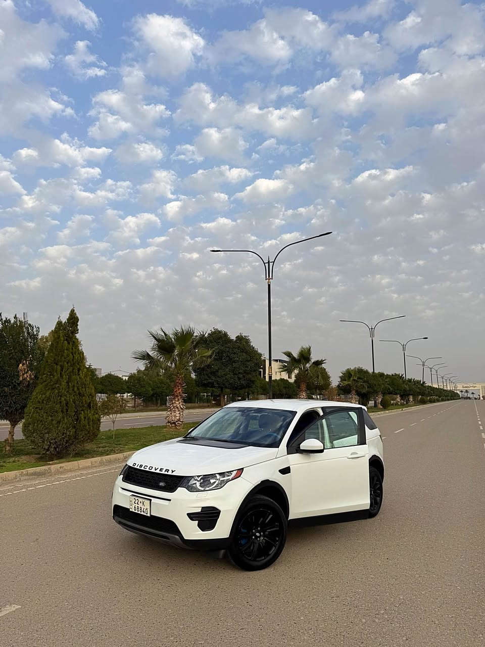 {Land Rover discovery 2019}
🇬🇧~~~~~~~~~~~~~~~155$~~~~~~~~~~~~~🇬🇧
(وارد امريكى حادث بس نص بوند و شوية تعديل عل جاملغ سكن بدون دواخل بدون ارباگ)
موديل : ٢٠١٩
مكينة : 2.0 ليتر 4سلندر بنزين توربو
ماشية : ٧٣ الف حقيقى
لون : ابيض
رقم شاصى : SALCP2FX6KH815485
سعر : 155$ ورقه و مجال 
مواصفات: نص فول بدون بانوراما 
                  —————————————-
گير و مكينة و كهربائي كل شرط 
رقم و سنوى جديد تحويل مباشر 
سيارة الحمدلله جاهزه بدون نقص 
                 ——————————————
مكان سيارة / اربيل شارع ٦٠ 
رقم موبيل /***********
                                        📲***********
سعر سيارة / ١٥٥٠٠$ دولار امريكى و مجال 
🇬🇧~~~~~~~~~~~~~~~~~~~~~~~~~~~~~~~~🇬🇧 أربيل, العراق
