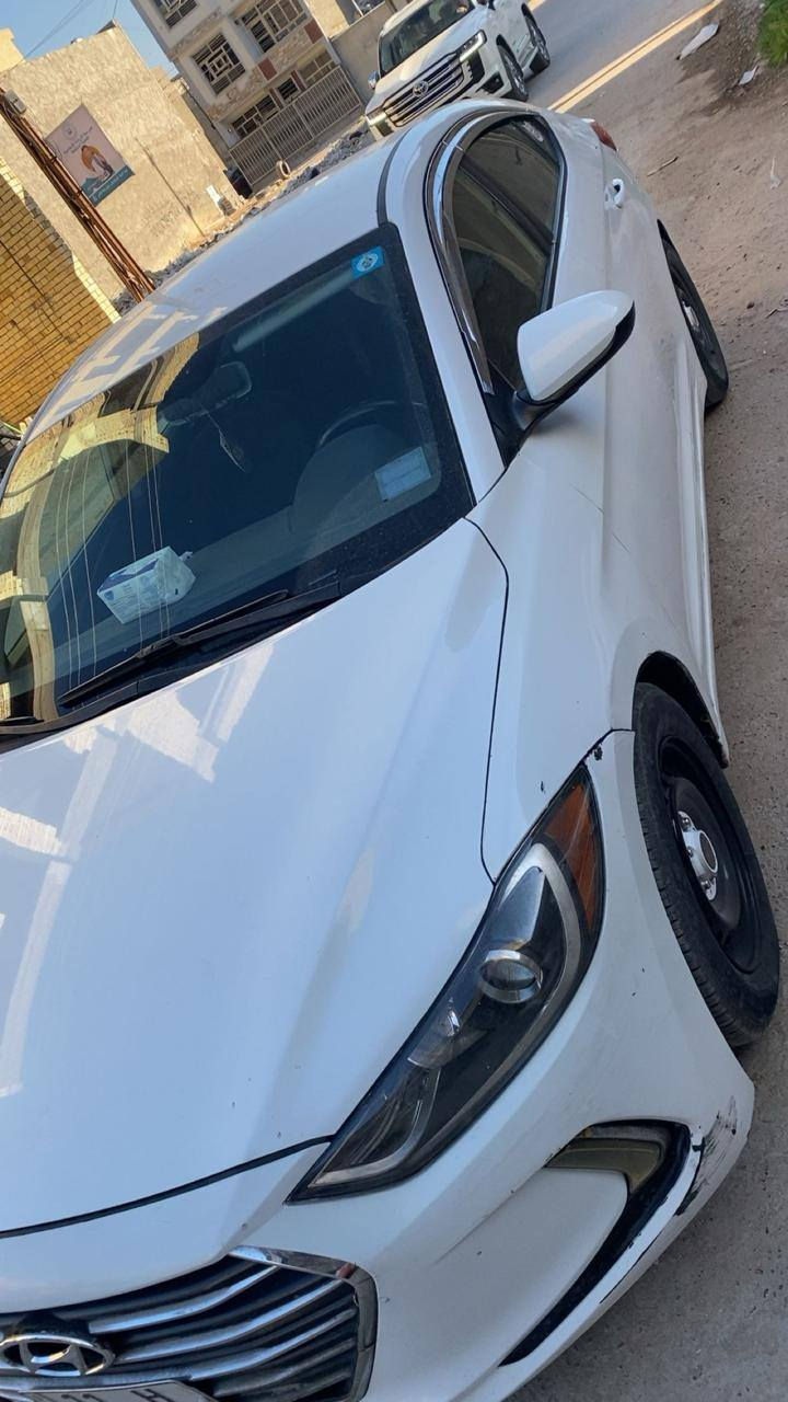 السلام عليكم رمضان كريم.       الانترا موديل18 محرك تيربو وهذا السونار يعني كلشي موجود لبيع او مراوس ازيره أو كادنزه العنوان بغداد دوره السعر 105اخواني كلشي اكو بالسوك الي عجبه على راسي والي ميعجبه الله يسهله الاحسن وتحياتي للجميع/***********/
