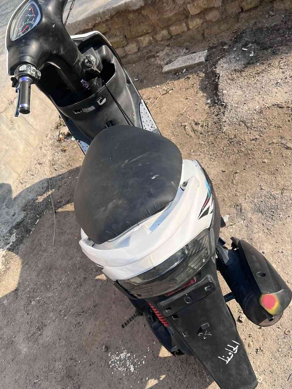 ماكس عدله بلاد
كابيتر سلف كله بلاد 
نكره سلف مابيهه نقص عدى التنفيس بريك امامي 
مكان البياع 
سعرها ٥٥٠ وببها مجاا بسيط للشراي 
مكينه بلاديه 
لانضوح ولاتبخير ولاصوت مكفوله 
***********
