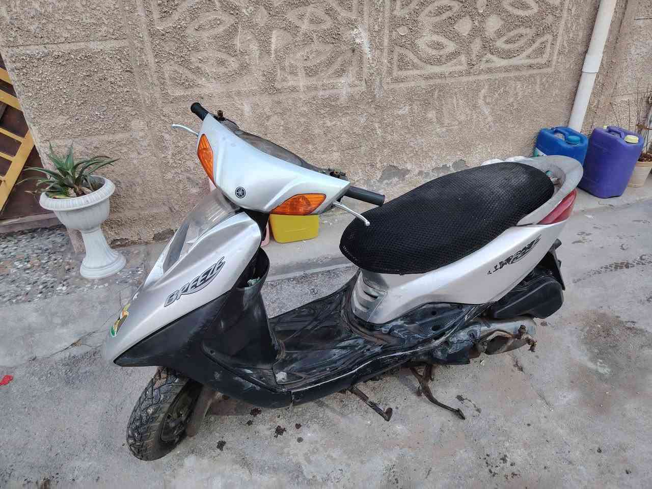 دراجة بريز مستعمله كابريتر  للبيع 
مكاني بغداد الحريه 
سعره 500 وبيه مجال لليحب يشتري يتصل ع رقم ***********
