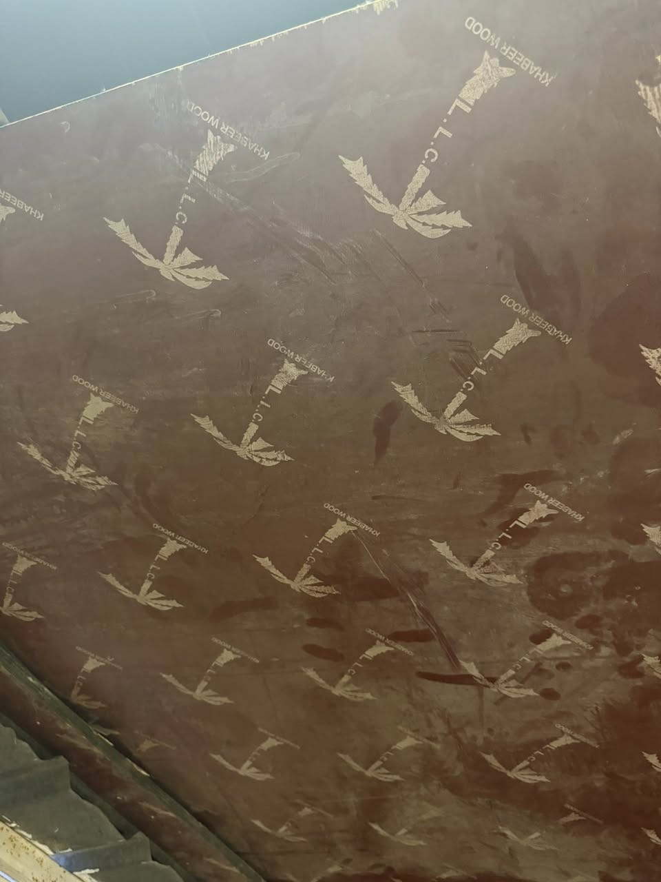 سلام عليكم خشب بلوك ٨ قطع كاملات نضيفات نوعيه زينه مكاني كراده***********
