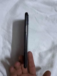 آيفون ١١ برو ماكس • شاشة مخدوشة • بطارية ٧٠٪