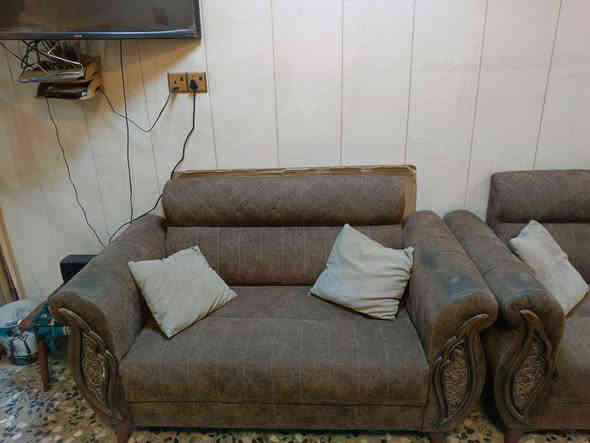 تخم للبيع شغل درجة اولى قبل سنتين مشتغلي بمليون و600 بلوك توصى 10 مقاعد قماش وتر بروف يحتاج فقط غسل بي بوحدة من القنفات فتگ موضح بالصورة السعر 350 الف بي مجال مكانة بغداد الدورة 
***********
