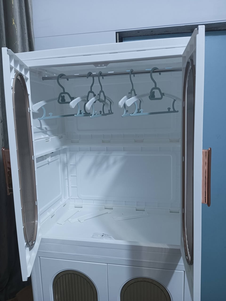 كنتور اكرلك بلاستك صلب 
طوله ١٦٣ سم 
عرضه ٦٠ سم 
العمق ٣٨ سم 
ب٧٥ الف


**إذا كنت صاحب هذا الإعلان وتريد حذفه لأي سبب، رجاءا أرسل رسالة إلى الدعم الفني**