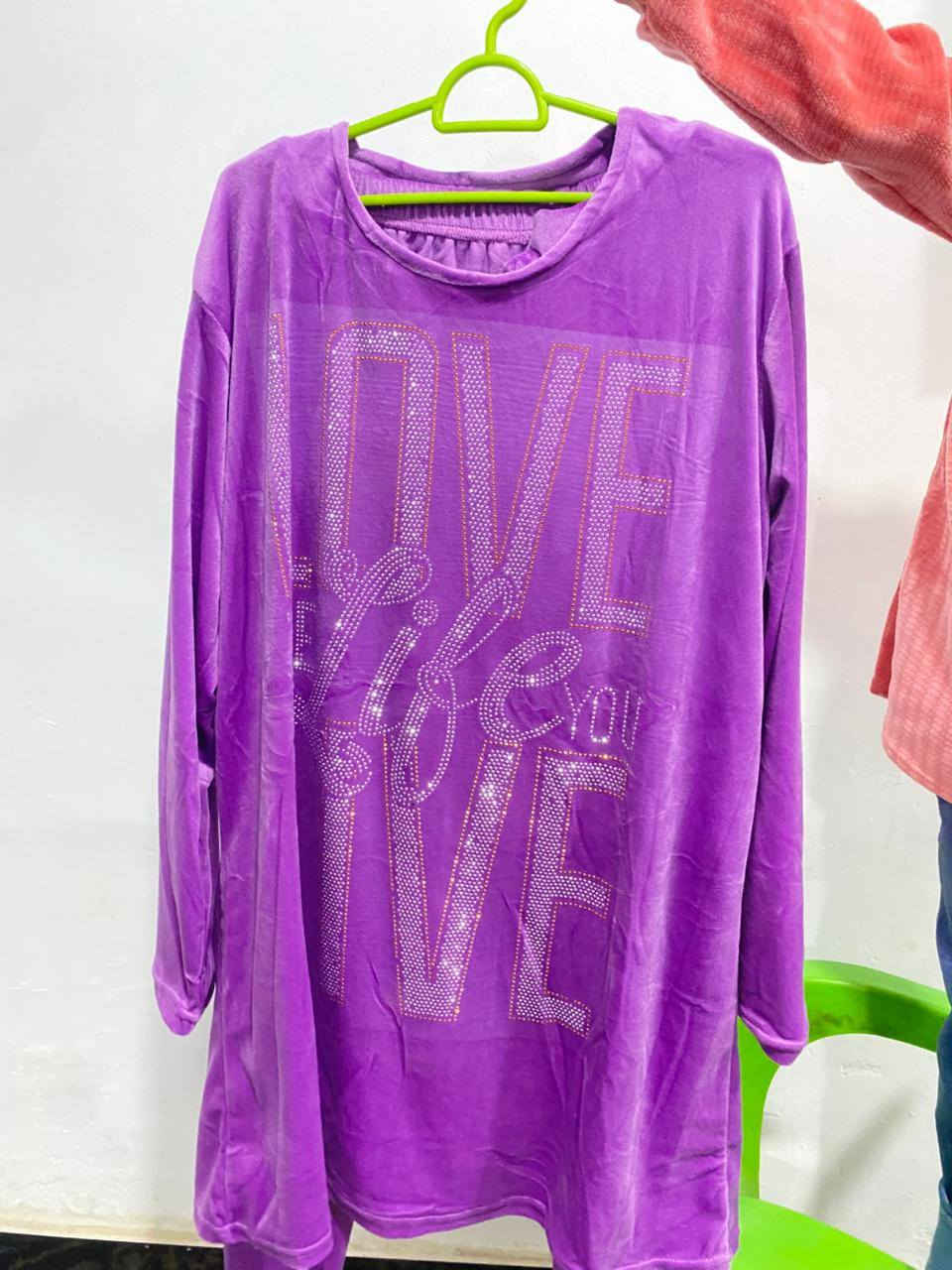 تراك اطفال يخبل 😍
الولادي من عمر سنتين لعمر 15 السعر 7
البناتي من عمر سنتين لعمر 12.السعر 7
الفستان البناتي بي اشكال منوعه مو بس المعروض السعر 7 
الدشادشه الشتويات 10
التراك النسائي 10
الروب 15
فستان النوم قطعتين ب7
التوصيل 5
النجف 3

موديلات ثانيه اكو اذا تحبون تواصلو ونصورلكم
التواصل والحجز على الواتساب ***********
