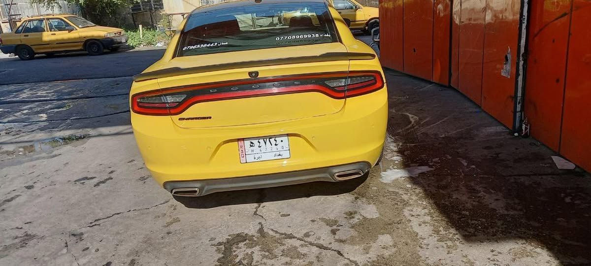 السلام عليكم من رخصة إدارة الكروب المحترمة چارجر موديل ٢١ أصل رقم بغداد خط عمان بغداد ممسجلة على خط داخل العراق صور الحادث بالمنشور ماشية ١٩٧ الف كم السعر ٢١٠ سيارة جاهزة على اخر حباية للاستفسار ***********
