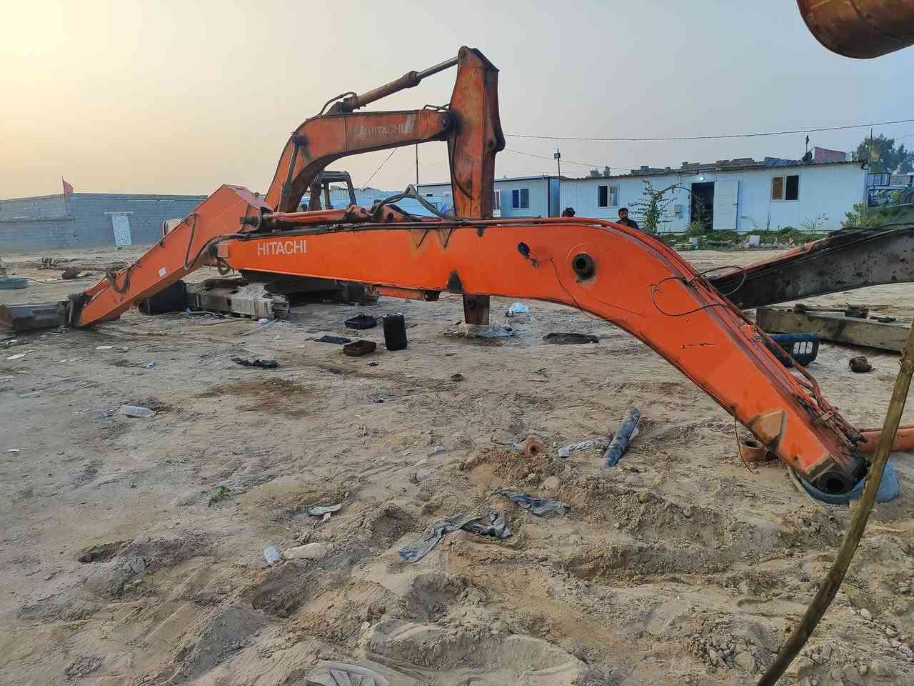 اللهم صل على محمد وال محمد للبيع جب طويل حفاره هيتاشي ياباني اصلي ١٤ متر يرهم على كل الحفارات من حجم ١٨٠ إلى حجم ٢٤٠ فايف زت عادي  زت ثري بي فايف جي فايف حياهم الله الطيبين العنوان كربلاء المقدسه شارع كربلاء نجف عمود ٩٧٣ رقم تلفون ***********
