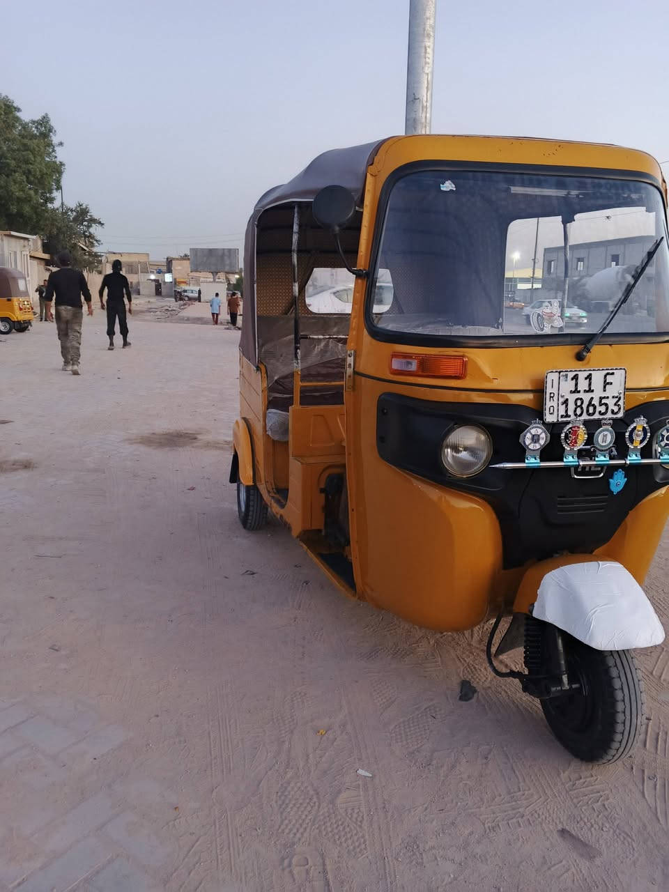 تكتك موديل 20رقم وسنويه عنوان بغداد المدينه الصدر ***********
