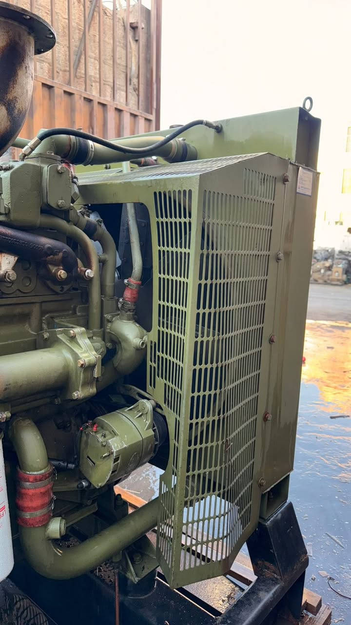 سلام عليكم 
كمنز حجم 5.5 
خمسة ونص كرامشفت جبار 
انجكتر عادي شبة صفر عدد ساعات العمل 600 ساعة 
350 كيفي اوربي بلادي 
*********** عنوان اربيل يوجد توصيل 🚚
