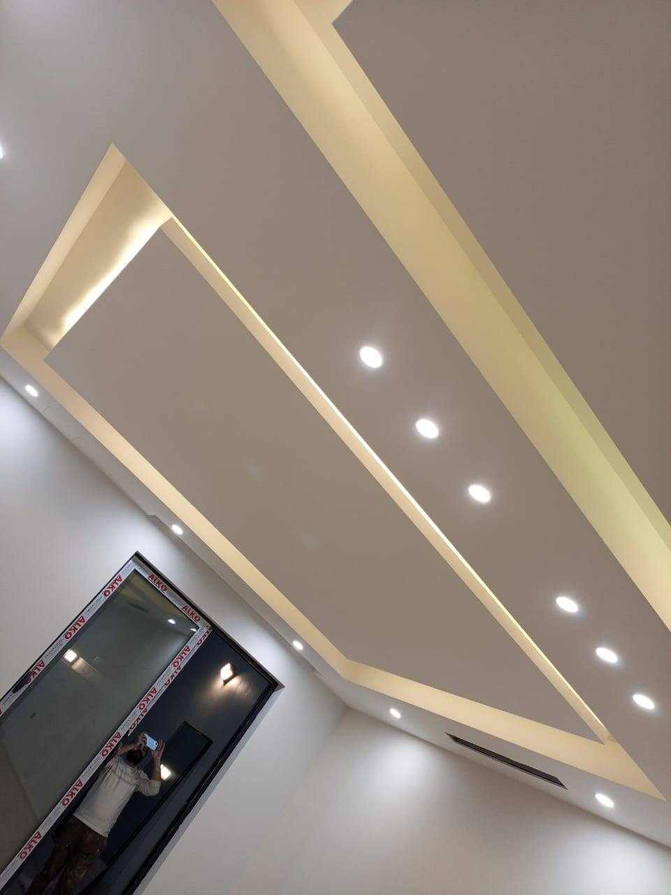 عمل سقوف المغربيه والمودرن  باحدث الطرق والتصاميم بالنقد والتقسيط
عملنا مضمون ...
واسعارنا جيده 
ونراعي الظروف الحاليه 
..............................................
..............................................
للاستفسار اكثر ارسل رساله عالخاص 
او الاتصال بالارقام التاليه 
***********
***********
وهناك عرض خاص للمقاولين ومحلات العقارات وبالتقسيط
