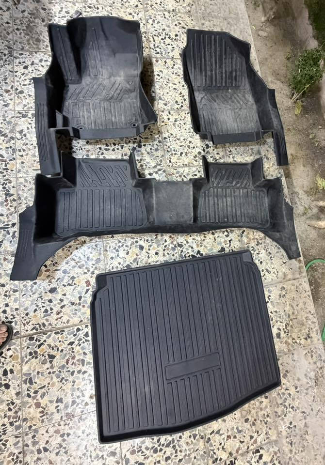 ارضيات كروز ٢٠٢٥ استعمال اقل الشهر صارت علية ب١١٠ مع الجنطة قيم واخذ مكاني بغداد الكرخ ***********
