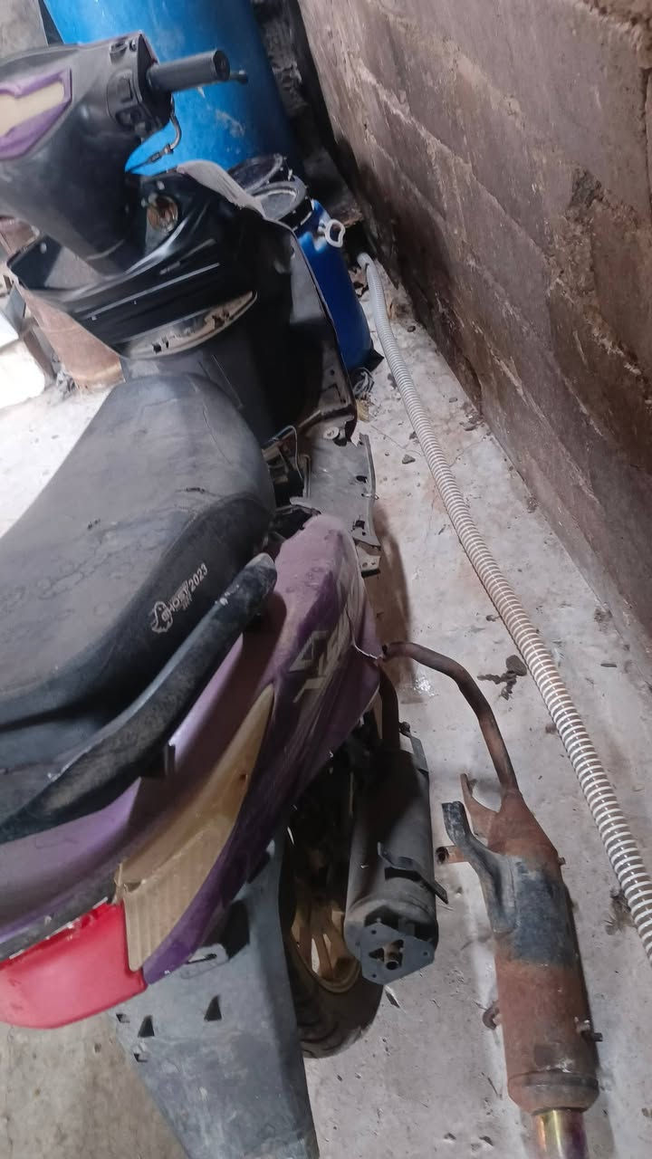 سلام عليكم سكنس صيني للبيع موديل 23كايمه وبيهه فيشه فاصله مال عقل درااجه متروكه السعر 100وبيهه مجال ***********المكان حله ابو خستاوي شارع ميه
