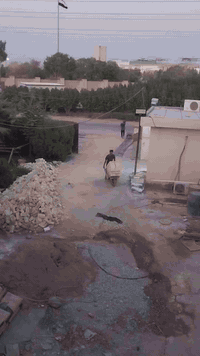 سلام عليكم  ونج نحاله بانزين لتصعيد جميع مواد البناء كوت  طابوك رمل اسمنت اشتايكر زميج مرمر اكرانيت سيراميك فرمستون ابلوك  من الطابق الأول الئ الطابق العاشر التزام بلمواعيد (***********(***********) كادر ونجات حسن العكيلي
