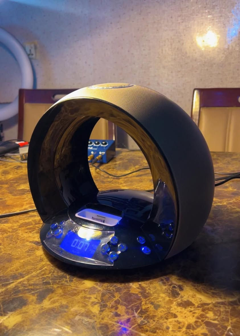 من رخصة الادمن سبيكر ماركة JBL بي شاشة تحكم وراديو و aux ومخرج out put كله شغال شكله تحفه لكن للأسف سماعاته مشكوكه يحتاجون تغيير ويحتاج شاحنه 12 فولت السعر 15 مع التوصيل


**إذا كنت صاحب هذا الإعلان وتريد حذفه لأي سبب، رجاءا أرسل رسالة إلى الدعم الفني**