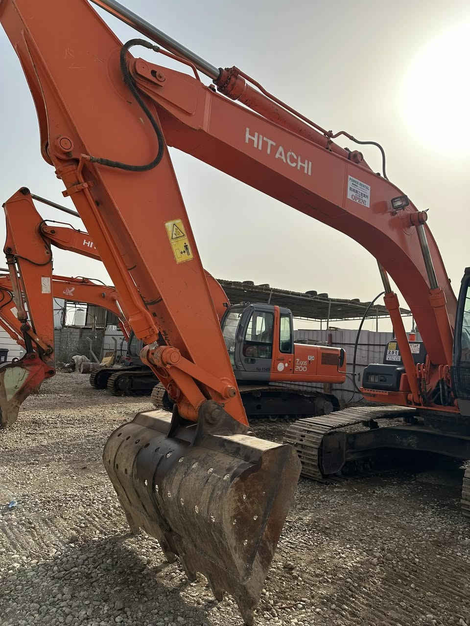 سلام عليكم على بركة لله  للبيع حفاره زت السي ٢١٠   مكينه نضيفه علبلاد موديل ٢٠٠٤ جاهزه للعمل رقم واسط شرط التحويل 
عدد ساعات ١٤ الف  عنوان بابل الشوملي 
***********
