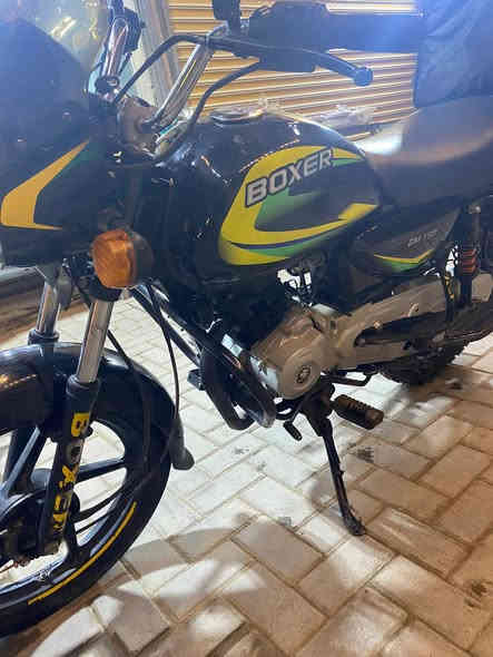 دراجه بوكسر مرقمه ديالى
الدراجه ما بيها اي نقص 
سعرها مليون ونص 1500000
***********
