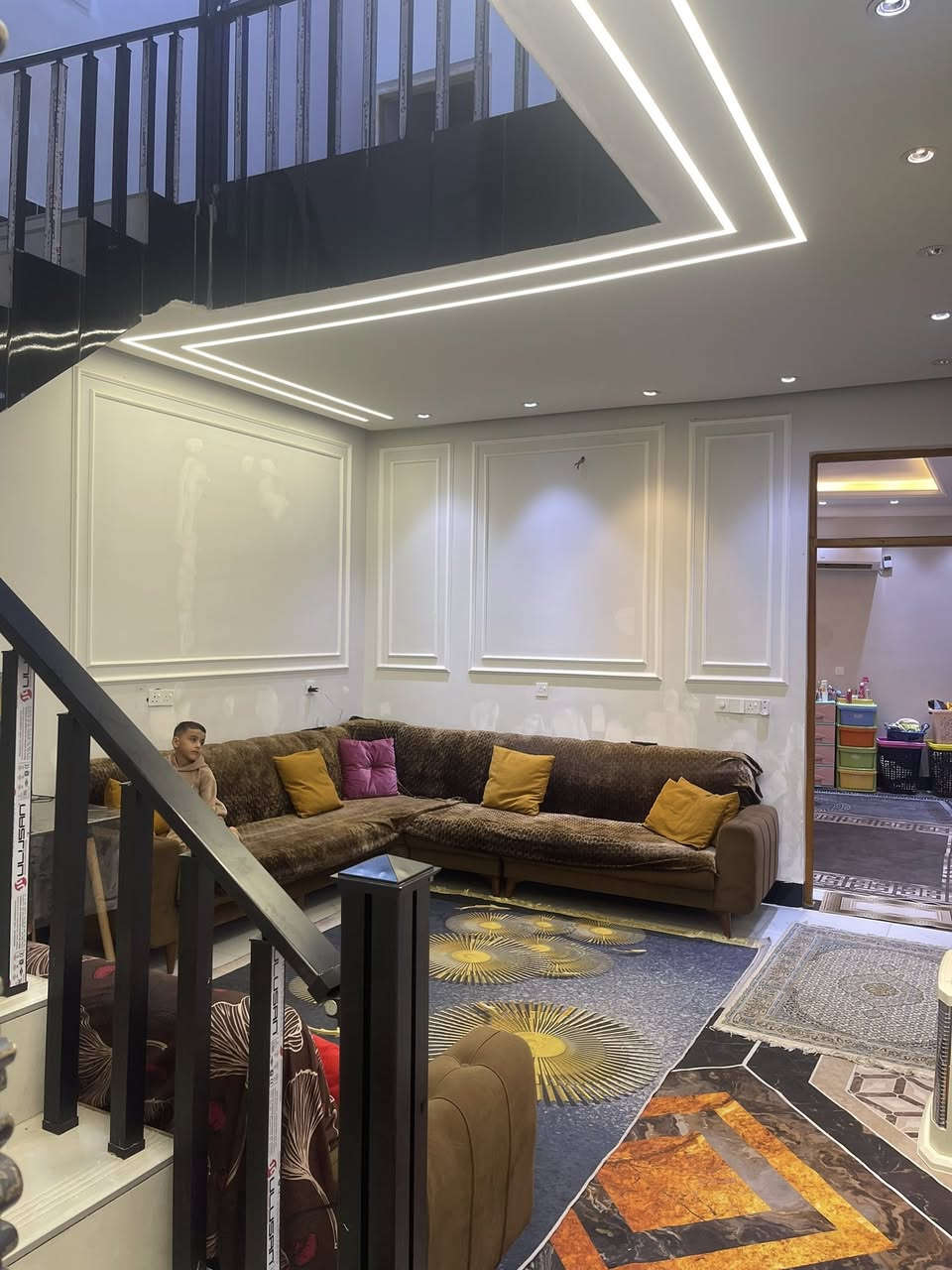 بيت للبيع العنوان العبايجي قرب المركز الصحي العبايجي
يتكون من غرفتين نوم 5في 4 صاله 6في 4 حولي 5ونص في 6  مطبخ 4في 2 صحيات خارجيه داخليه منور البيت كله شغله حديث ديكورات حديثة + انارة حديثه البيت كله حتة الصحيات ديكورات مساحه البيت 120 م 
الهاتف ***********
