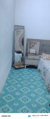 غرفه النوع تركي نضافه واضحه بصور مكانها جرف النداف  بسمايه سعر 300 بيه...