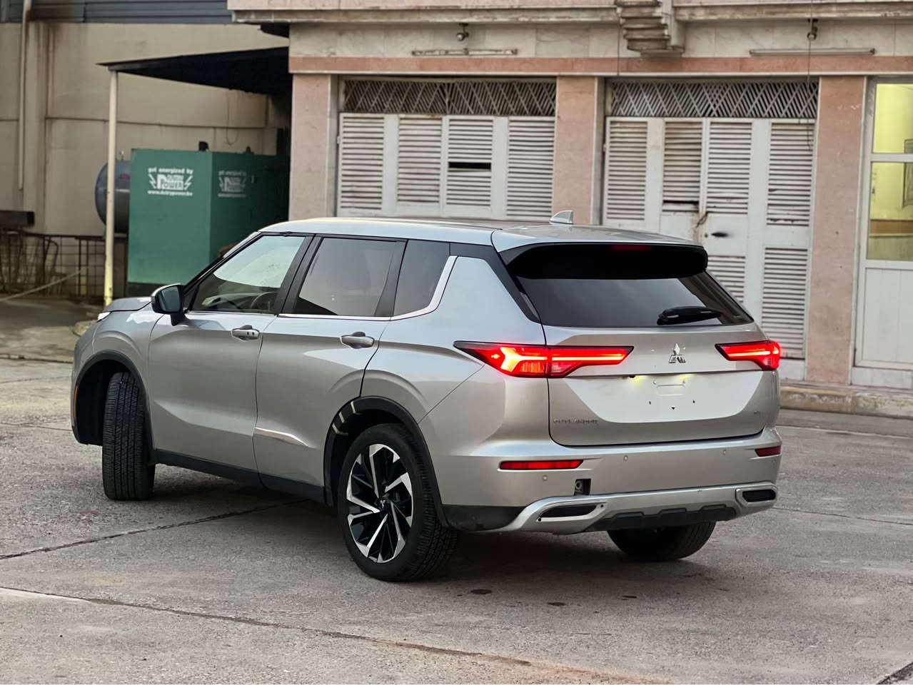 مسبوشي اوتلنده ر SE ADW
موديل/2024
سبغ/ دوو بارجه و نيو 
ايرباك / سيستم شه ريكه 
سعر /175$
رقم كاتي
شه رتي رقم
شانصي شه رت
گير و مه كينه شه رت
مواصفات SE AWD
شاشه مه زن
حساس
رادار 
كاميره
5 كاميره
به سمه
لايت ليد
لايت زينو
كوشن جلد
كوشن كاره باي
٣ مقعد
ده بل اكسن
صندوق شه فت
كوشن هيته ر
تايرات جديد
ويل كروم
١٩ هزار روشتوه
رقم موبايل/*********** اكر, نينوى
