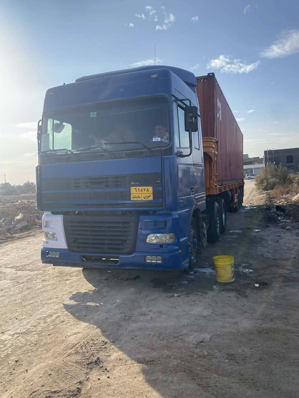 داف للبيع 2001 سنوية مجددة ل28 تحويل
السعر دفتر ( 100)ورقة وبي مجال بس راس 
مسجلة بل سنوية فلات 3 محاور تخم تاير *********** أبو عمران
