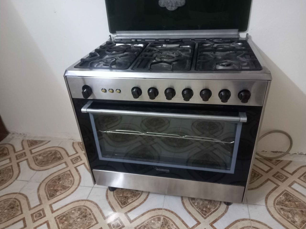 طباخ إيطالي للبيع شرط الشغل السعر ١٢٥ ألف العنوان موصل حي الصدام بعد السيطرة عالشارع العام طريق بعشيقه *********** *********** يوجد توصيل داخل الموصل أجره عالمشتري موصل, نينوى
