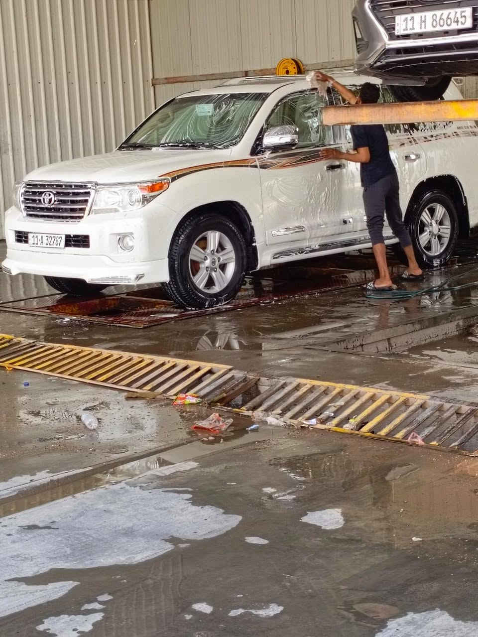 سلام عليكم ورحمة للبيع لاندكروز فول واحد على واحد بريم ماشي ٩٣ مكفول كفال عامه السعر ٤٣٠ وبيهامجال ***********
