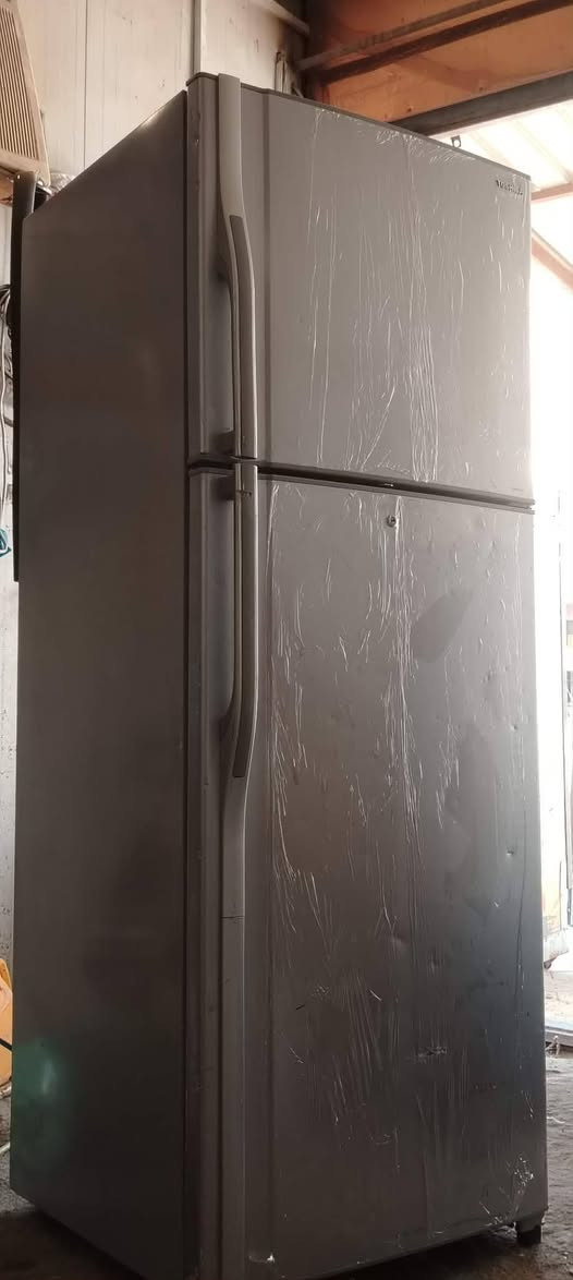 ثلاجه او مجمده للبيع اريد اسافر او عارضهن للبيع شرط التجميد عنون ناصريه حي الشهداء ***********وتساب

