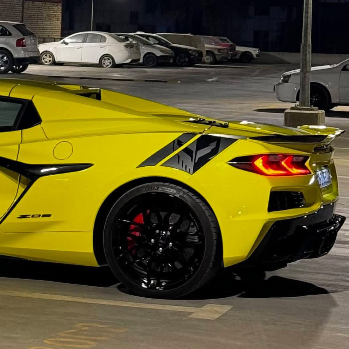 ‏Corvette C8 Zo6 3LZ Convertible Carbon Ceramic Brake

( السياره قطعة من اصل ٣ قطع بالعراق )
( والوحيدة بنسخة الكاربون سيراميك وسقف كهرباء )

الموديل :٢٠٢٤ 
رقم السياره : بغداد 
ممشى السياره :  ١٠  آلاف فقط
الكفالة : محرك / گير / اكسل / شاصي  الكل بحالة الوكالة
الصبغ : نص الجاملغ الامامي

تفاصيل اكثر خابرني وتدلل ***********

تفاصيل عن السياره للحاب يعرف  :

السياره عليها اقوى محرك تنفس طبيعي بالعالم 

تسارع السياره من ( صفر - 100 ) ب 2.6 ثانية فقط

سعة المحرك : LT6 V8 5.5L flat-plane crankshaft

عدد الأحصنة : 670 حصان

عدد دورات المحرك : 9000 دورة بالدقيقة

بساتم المحرك مصنوعة من (Forged Aluminum) 

اذرع المحرك مصنوعة من التيتانيوم 

محرك السياره يجي من الوكالة ب دبل ثروتل مَقاس كل واحد (86mm)

نوع الاكزوز : هدرز ستانستيل 4x1 ( لونگ تيوب هدرز )

منضومة البريك : كاربون سيراميك بريك، تجي على الZo6 3LZ  سعرها ( 20 الف دولار )

المواصفات (فول 3LZ) : جكات / كشف كهرباء / كاربون سيراميك بريك / رادار امامي / ستيرن كاربون فايبر من الوكالة / كشنات ريكارو GT2 كاربون فايبر / سقف السياره كنتارا / كشنات تدفئة تبريد / نطام سماعات BOSE / المراية الوسطية كامرة / رادار جانبي / كامرات امامية عدد ٢ (للأصطفاف والتسجيل اثناء السباقات ) / حساس وكامرة خلفية / شاحن لاسلكي / المرايا الجانبية كهربائية / الصندوق الامامي والخلفي شفط .
