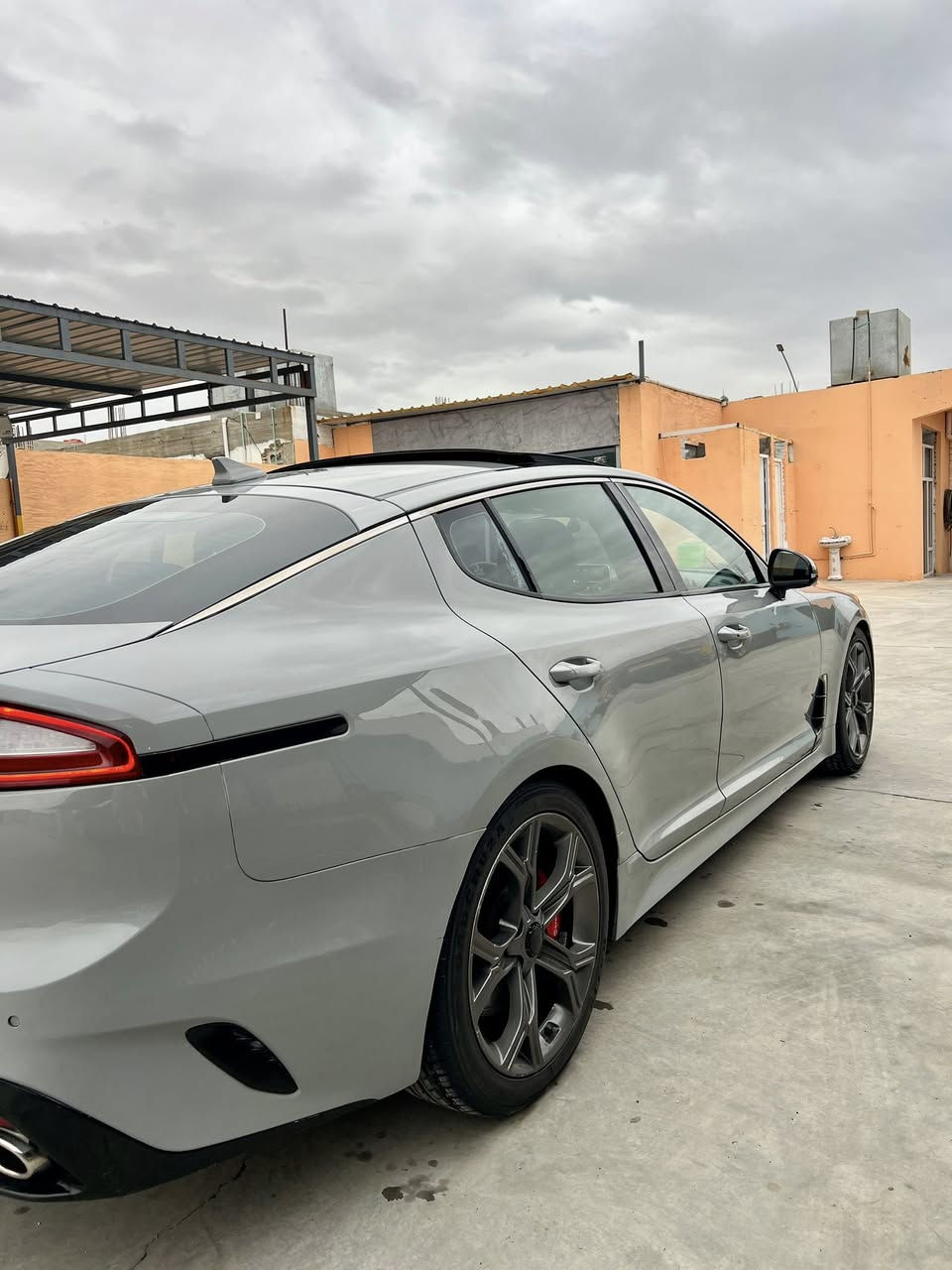 السلام عليكم
ستنگر للبيع موديل 2018 G2 اعلى فئه 
السياره فول مواصفات 
محرك 6 توين تيربو 
حجم 3.3 
رقم بغداد 
مواصفات / GT 2 معروفه اعلى فئه 1/1
ماشيه 77 
ما متواجد ع فيس 
التواصل 
***********
