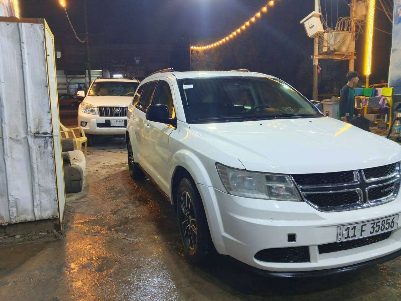 السلام عليكم جورني اللبيع موديل ٢٠١٨ السيارة ضربتها بابين جاهزة اي نقص ما بيها السعر١٢٥ ورقة وبيها مجال ***********
