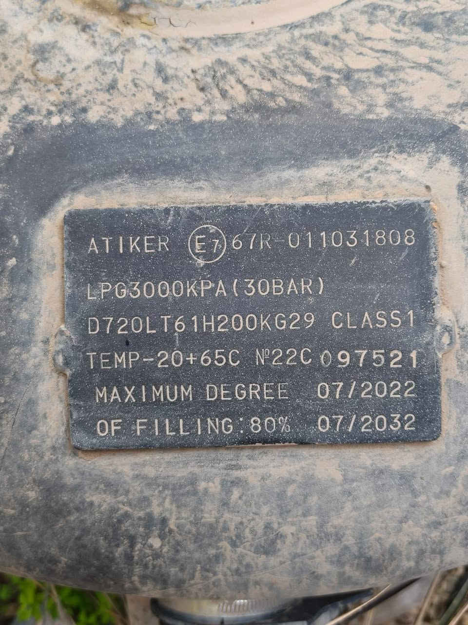 السلام عليكم للبيع خزان حلقي ابو٦٠ مع طوافة ينشد خارجي جوه السياره للسيارات العالية او البيك اب خزان مال ورشة حكومية سعره ١٣٠ الف الاتصال *********** متواجد واتساب
