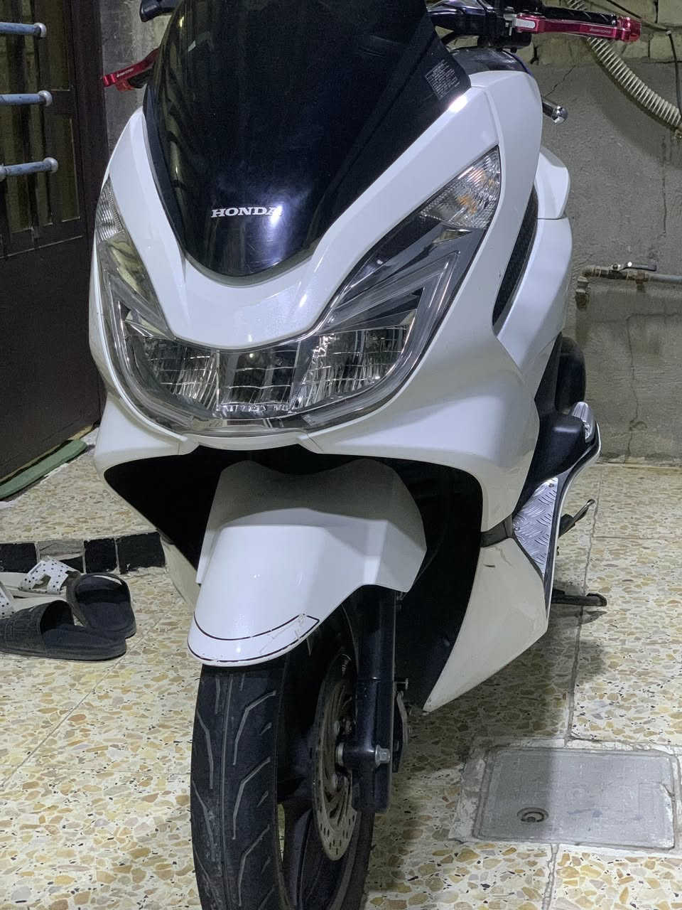 سلام عليكم جيل ثاني ياباني JF
دراجة جديده حيل صالها 3 اشهر نازله من رمبه لون ابيض شذري مكينه مكفوله برغي ما مفتوح بيها شلعه معدل تخبل كفرات بلادي ولا قطعه تجاري ماشيه 37 الف حتى تاير بعدهن بخطهن حساس ستان حساس زدحام جهاز نذار سرقة مري اصلي و تجوه بلاديه العده صباين مالتها ما بيها نقص جاهزه  بانزين محسن دهن مؤتل دراجة مال جناي أورقها كامله السعر 16 بيها مجال بسيط شراي يتصل *********** 
ملاحظه فقط بيها فطرين موضحات بل صور صغار ما مبينات للمصداقيه ذكرتهن
