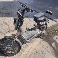 دراجه شحن كورك بطارياتها زينه تايرات زينه بس الدراجه متشتغل تحتاج تصلي...