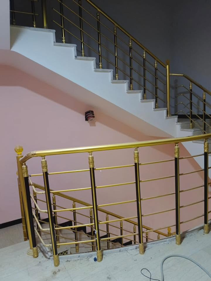سلام عليكم
بيت 🏠 للبيع في الموحيه مقاطعه 37 طابقين🏠 

البيت مقابل ساحه ثالث بيت عن التبليط 🏠

يحتوي الطابق الأول عله غرفة وصاله ومطبخ وصحيات واستقبال ✅✍️

والطابق الثاني يحتوي عله 3 غرف وصاله وصحيات 🏠

رقم الهاتف 🤳🏻 *********** اتصال او واتساب موجود
