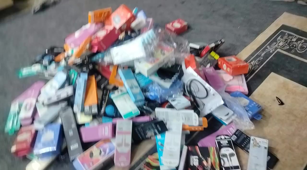 شاحنات وكيبلات وسماعات للبيع تريد شلعه تريد عدد


**إذا كنت صاحب هذا الإعلان وتريد حذفه لأي سبب، رجاءا أرسل رسالة إلى الدعم الفني**