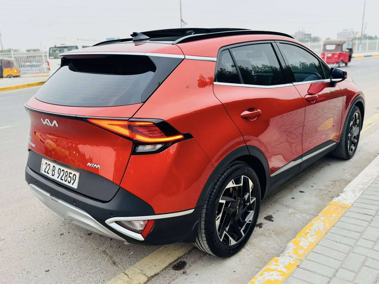 السلام عليكم
سبورتاج 2024 بانوراما كامل مواصفات 1/1
اعلى مواصفات بالسبورتاج
لون مميز مشمشي 🧡🧡

الموديل : 2024 . (خليجي) . 
المحرك : 4  سلندر DOHC 2.0
العـــداد : 30 الف كيلو متر قابل للزياده
الضمان : 5 سنوات او  100.000 كيلو متر . 
رقم اربيل بسمي ثاني يوم تحويل

المواصفات : 
* مقاعد تدفئة و تبريد.
* 6 وسائد هوائية.
* صندوق كهربائي .
* مقاعد جلد + كنتارا
* المقعد الأمامي كهربائي .
* حساسات خلفية وامامية 
* اطار قياس 235/50R19 انج .
* دخول وتشغيل بصمة.
* لوحة عدادات المركبة LCD.
* شحن وايرلس.
* حساس مطر.
* هاند بريك بصمة.
* تحذير النقطة عمياء.
* سقف بانوراما . 
* برداية صندوق الامتعة.
* مرايا كهرباء.
* المصابيح الأمامية زنون .
* كشافات الضباب زنون . 
* تشغيل عن بعد .
* نظام APPLE CARPLAY
* مكيف خلفي.

ملاحضه :
السياره مغلفه بالكامل بافلام الحمايه PPF ضمان 5 سنوات
السياره مضلله مع كتاب تضليل من مديريه المرور العامه ساري لمده سنه 80 ‎%‎
السياره مكفوله كفاله عامه 
السعر 255 ورقه وبيها مجال 
مكاني بغداد او اربيل
***********
