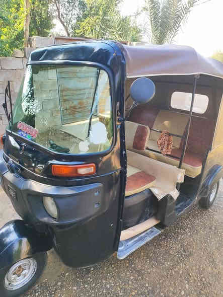 السلام عليكم.. تكتك البيع موديل17.صفره ومصبوغه اسود اوراقها كامله وكيلها بالبصرة   300000 ثلث ملاين وبيها مجال حك جيه والمو شراي لا يتعبني تمام  . رقمي  ***********
