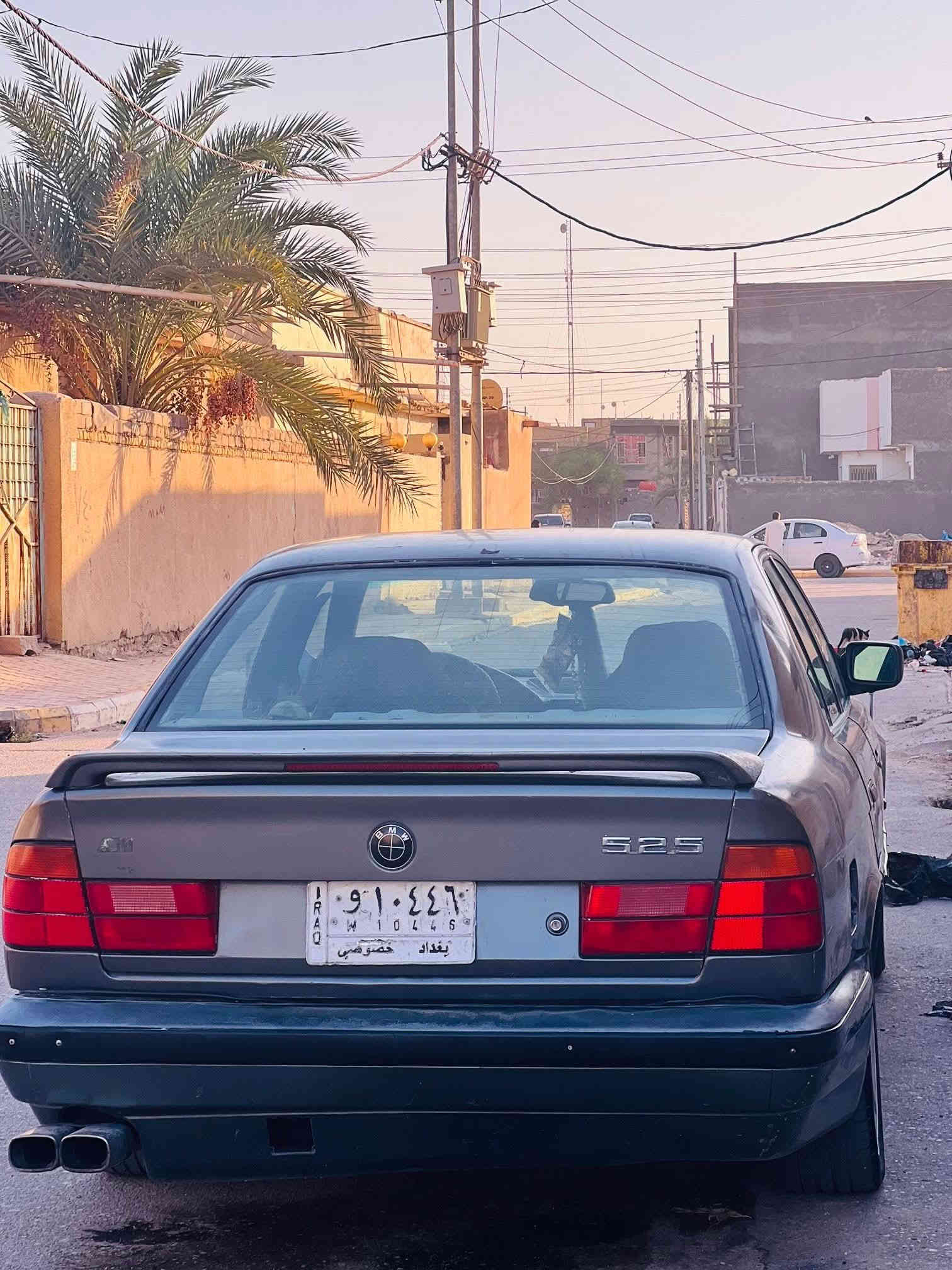 سلام عليكم
بي ام 525 

بلاد سنويه وبليته أصل 

محرك مفتوح كلهربايات كله شغاله 
كير مكينه بيه صوت رواجز بس من تشغل 
 حداديه 
خير من الله 

سعر 35ورقه وبيه مجال 

***********
